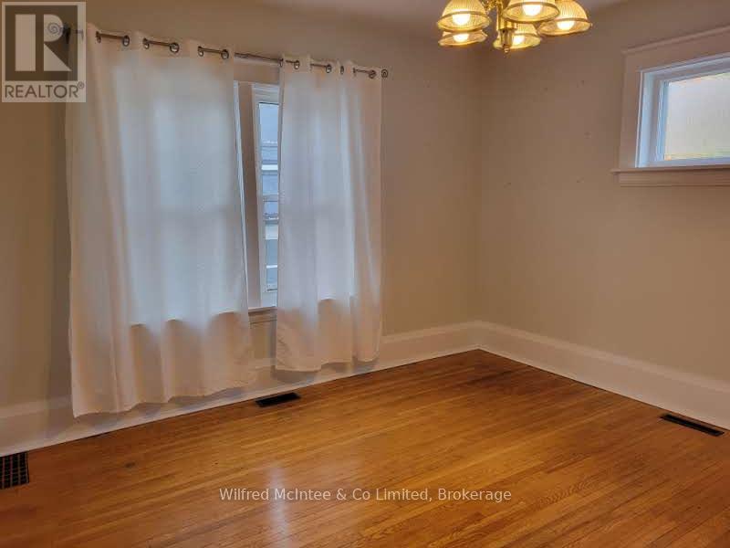 376 Lambton Street, West Grey, Ontario  N0G 1R0 - Photo 7 - X12566106