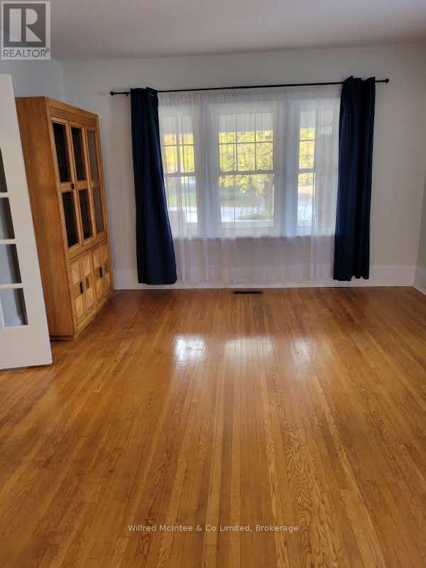 376 Lambton Street, West Grey, Ontario  N0G 1R0 - Photo 8 - X12566106