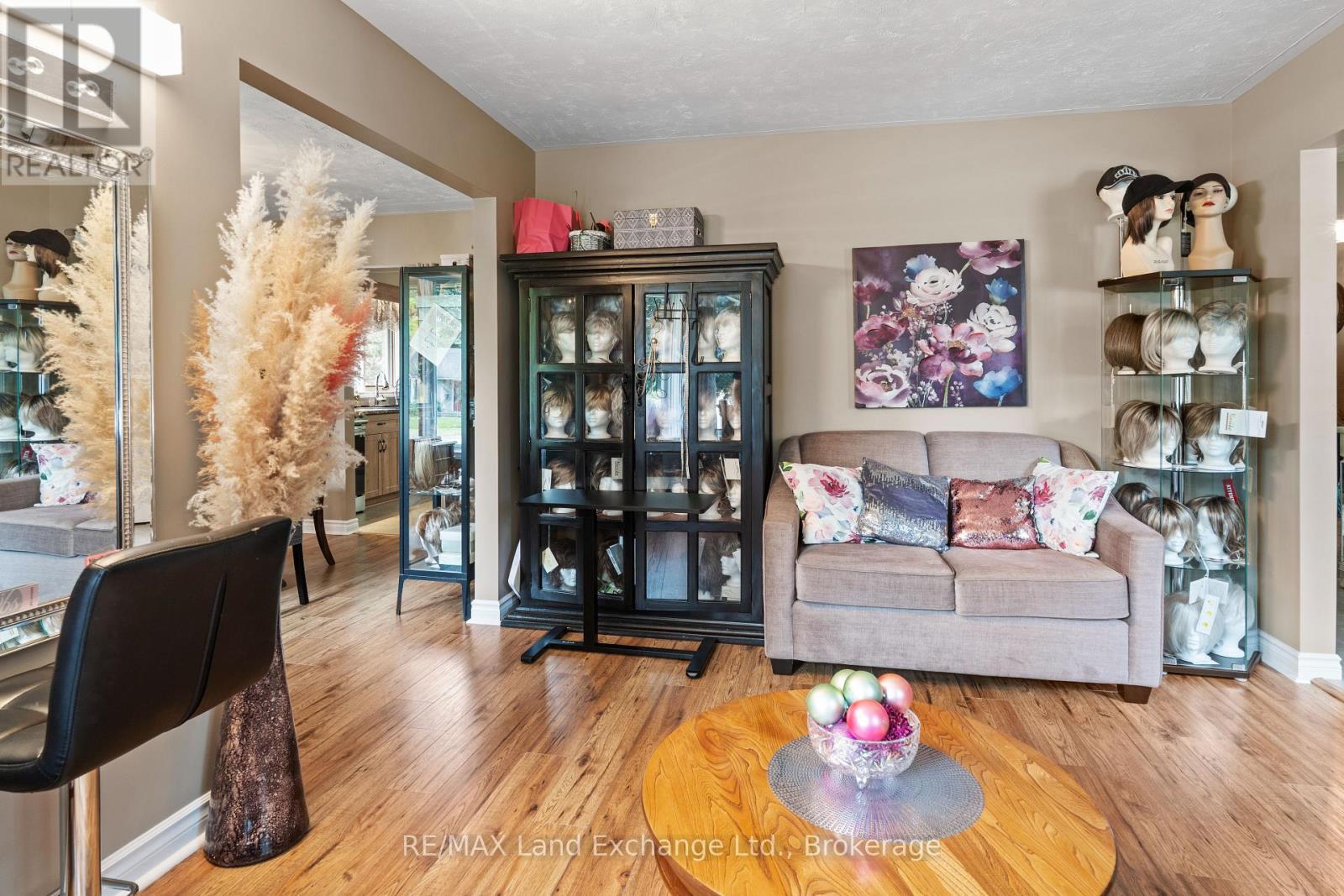 806 Bricker Street, Saugeen Shores, Ontario  N0H 2C4 - Photo 10 - X12566234