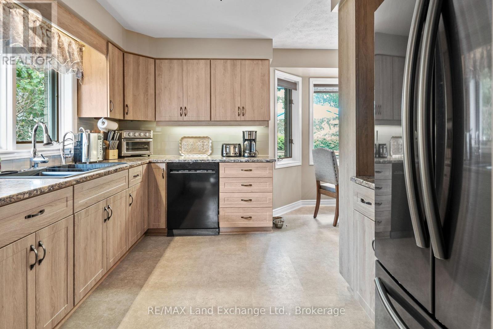 806 Bricker Street, Saugeen Shores, Ontario  N0H 2C4 - Photo 16 - X12566234