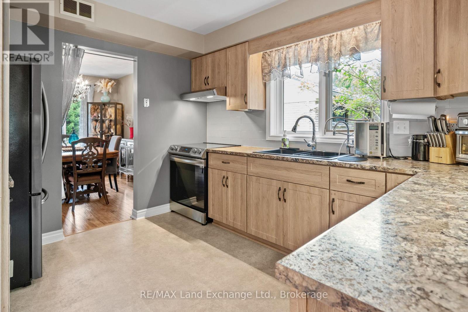 806 Bricker Street, Saugeen Shores, Ontario  N0H 2C4 - Photo 17 - X12566234