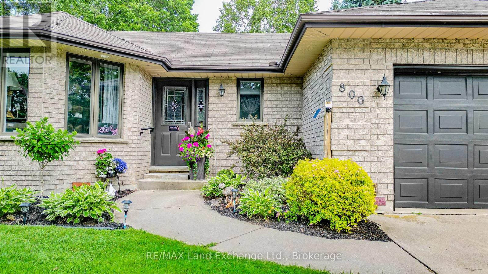 806 Bricker Street, Saugeen Shores, Ontario  N0H 2C4 - Photo 2 - X12566234