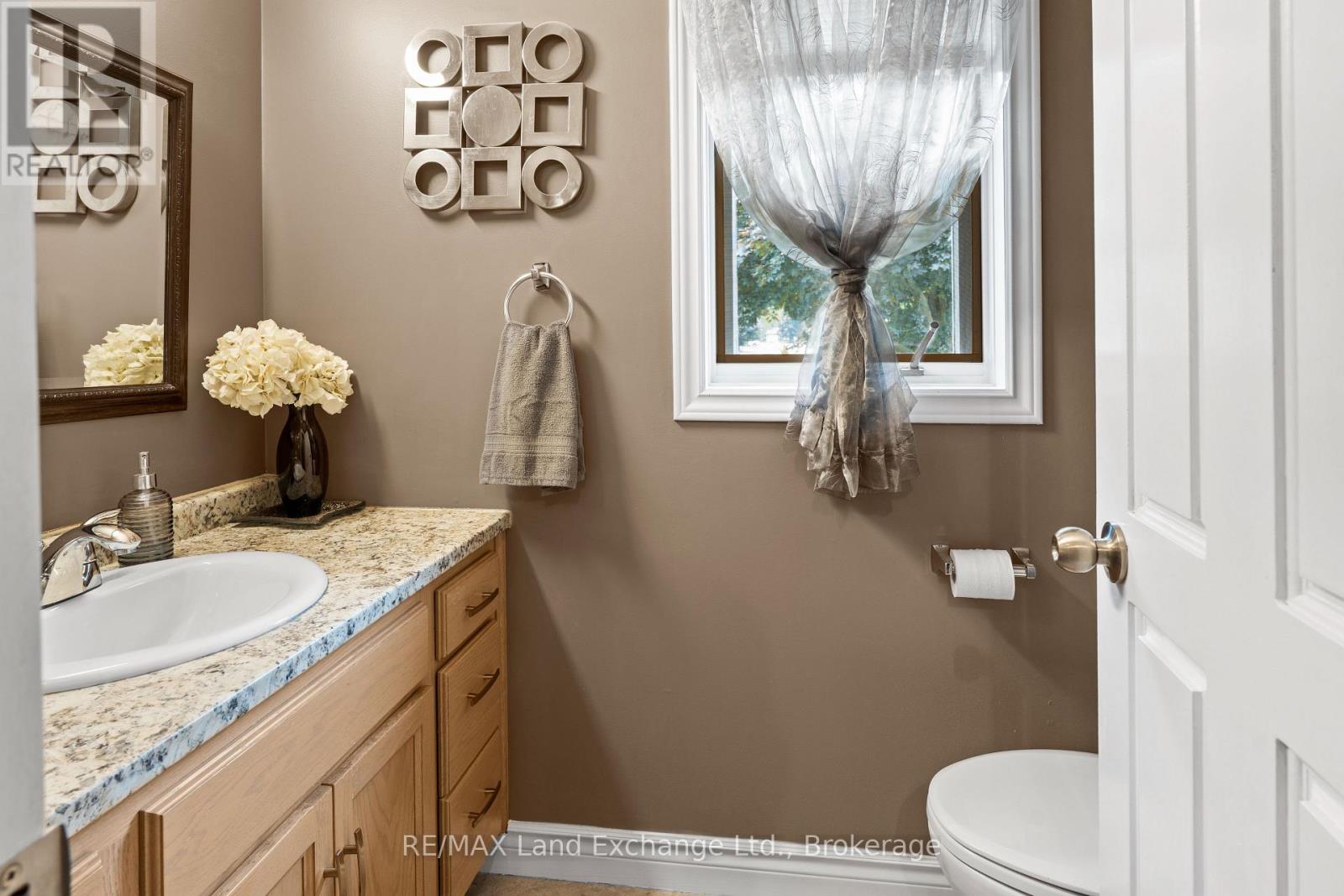 806 Bricker Street, Saugeen Shores, Ontario  N0H 2C4 - Photo 25 - X12566234