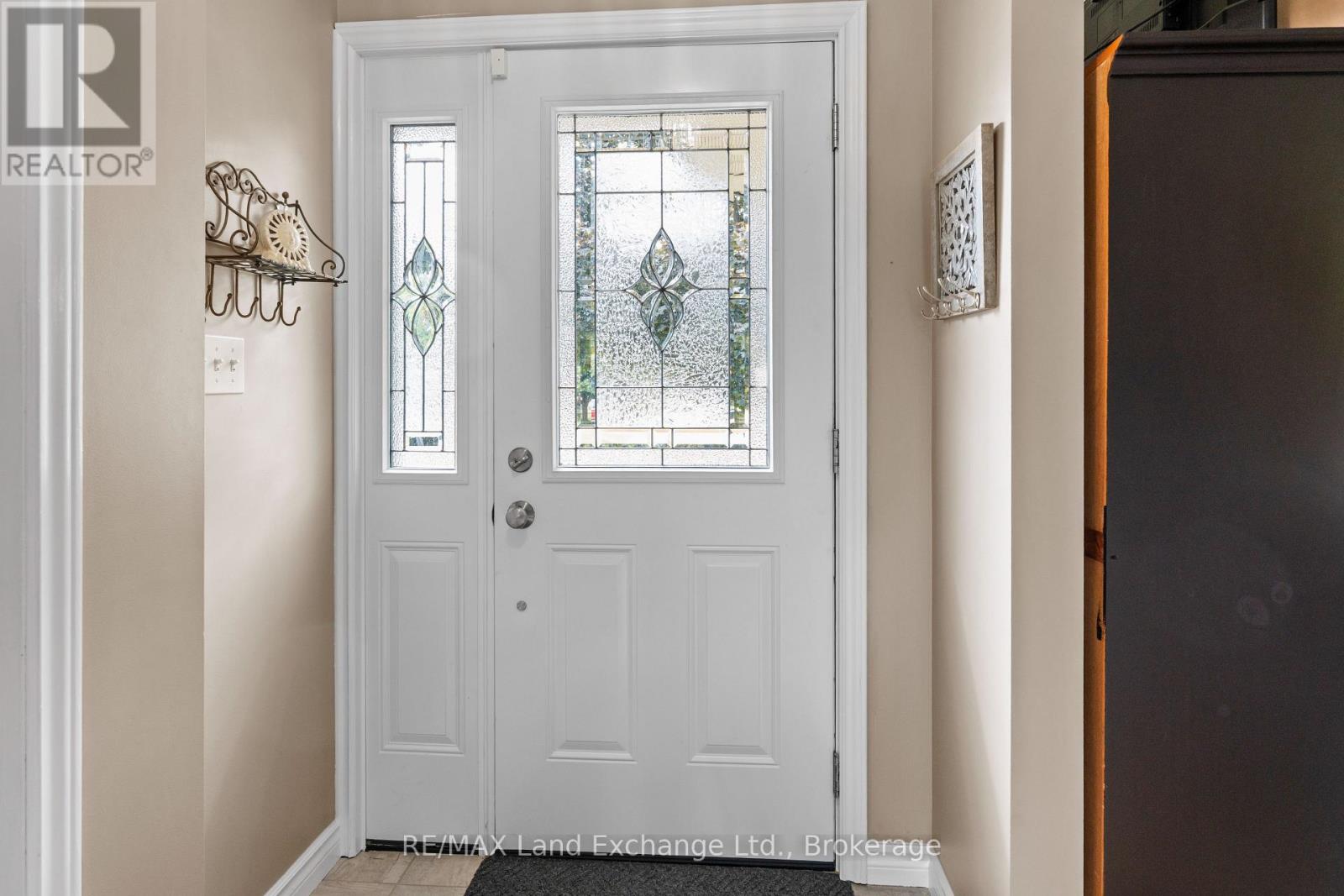 806 Bricker Street, Saugeen Shores, Ontario  N0H 2C4 - Photo 3 - X12566234