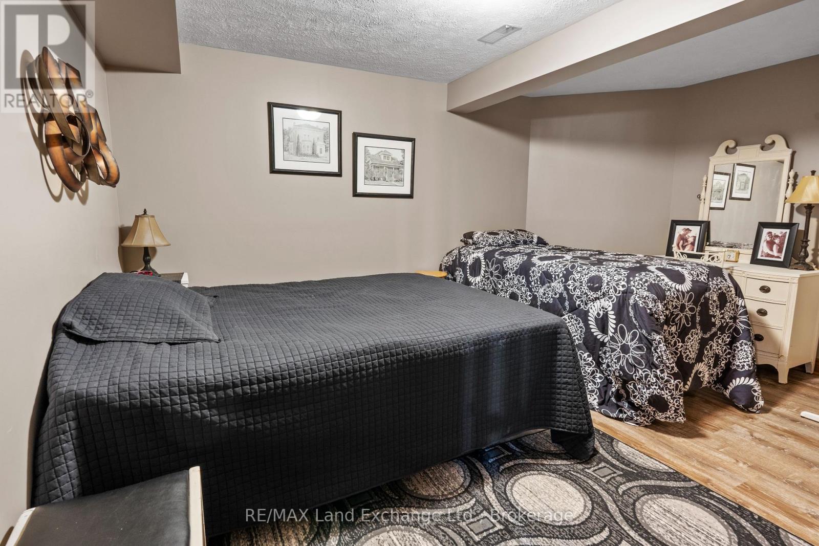 806 Bricker Street, Saugeen Shores, Ontario  N0H 2C4 - Photo 37 - X12566234