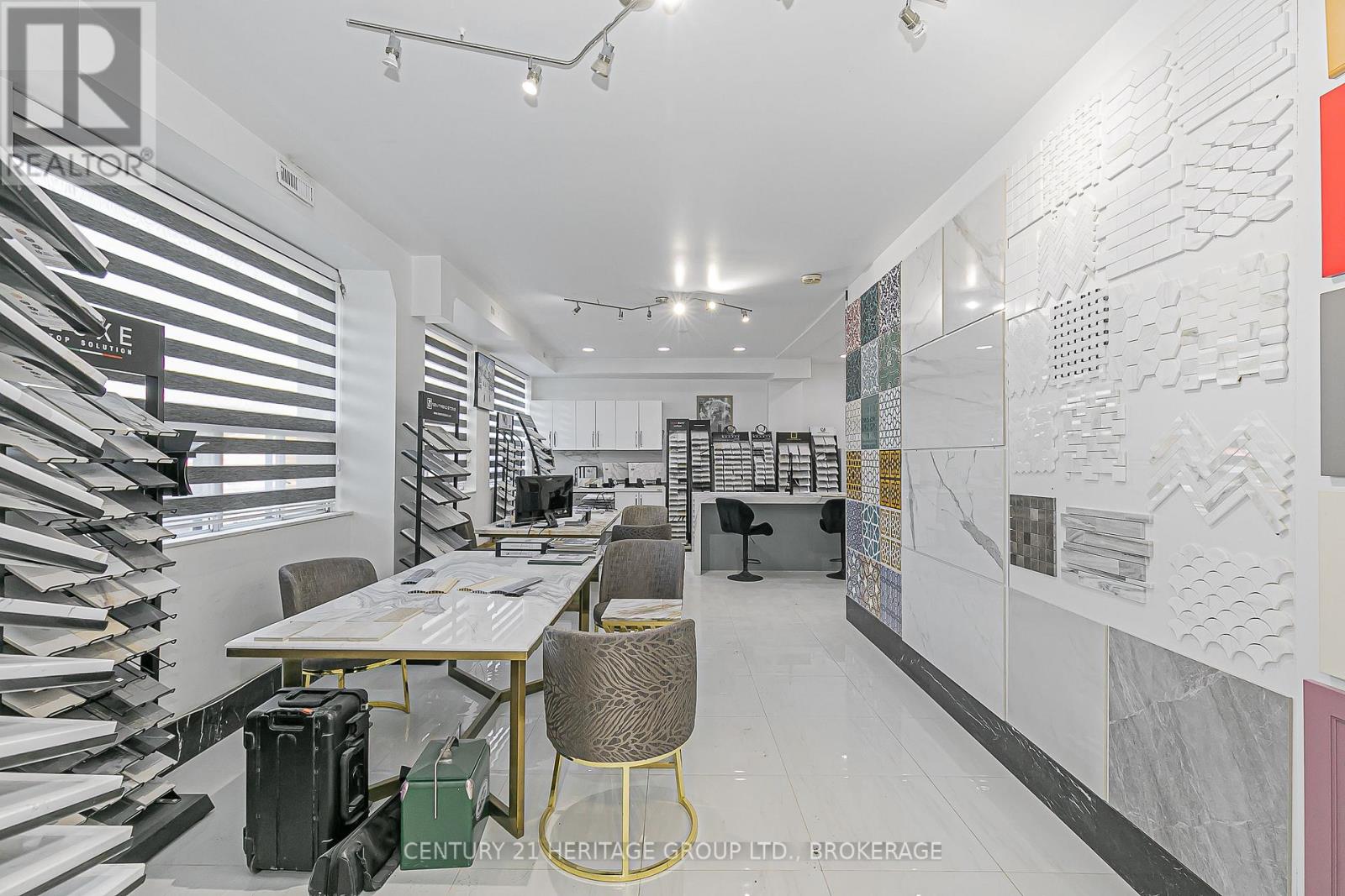 101 Rivalda Road, Toronto, Ontario  M9M 2M6 - Photo 4 - W12553072