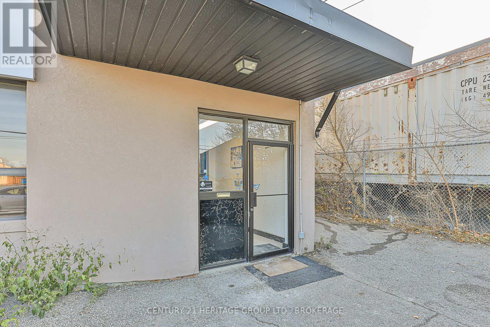 101 Rivalda Road, Toronto, Ontario  M9M 2M6 - Photo 2 - W12553072