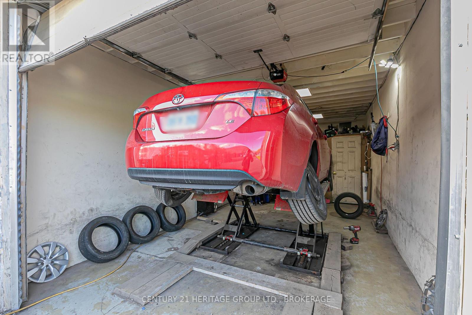 101 Rivalda Road, Toronto, Ontario  M9M 2M6 - Photo 21 - W12553072