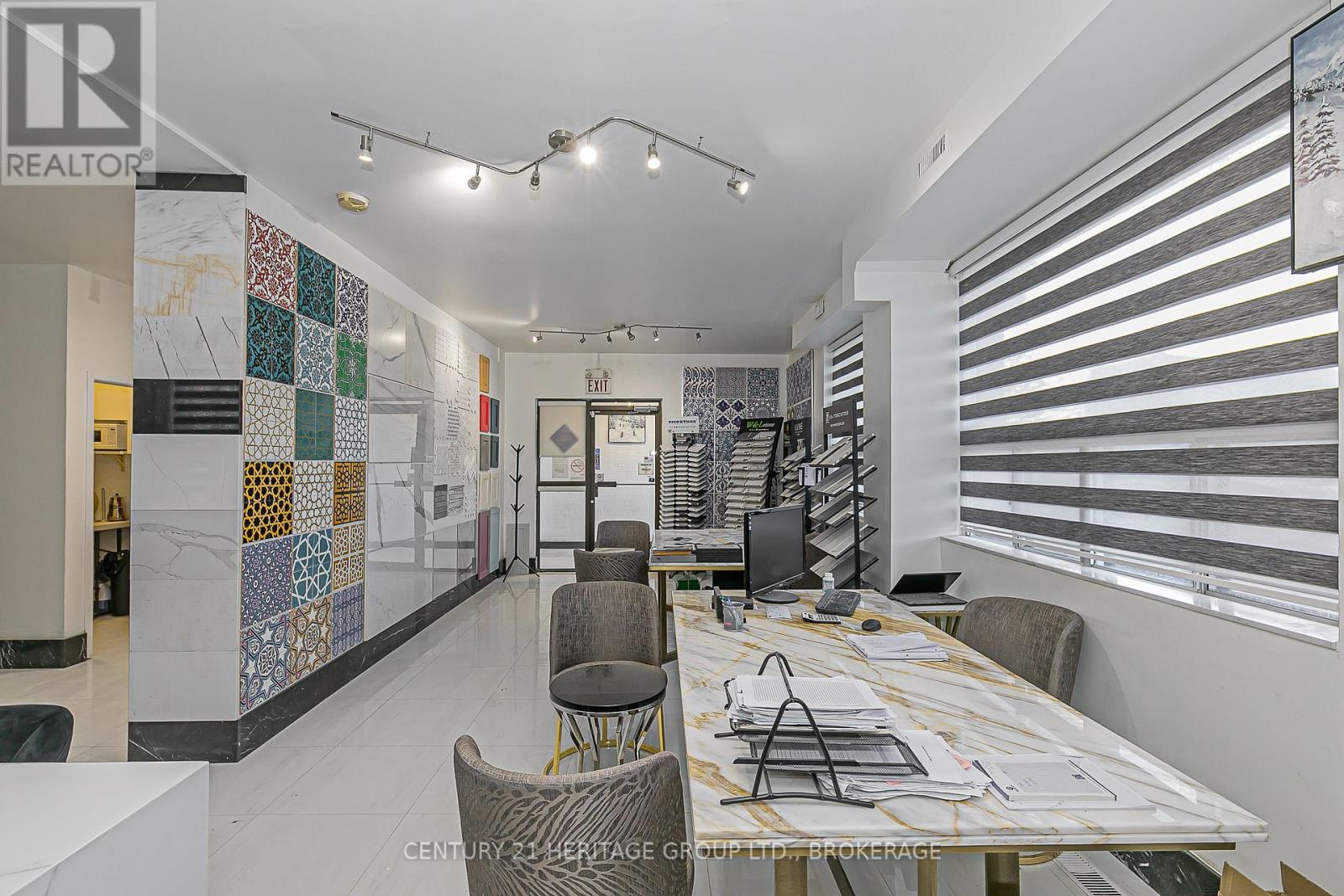 101 Rivalda Road, Toronto, Ontario  M9M 2M6 - Photo 5 - W12553072