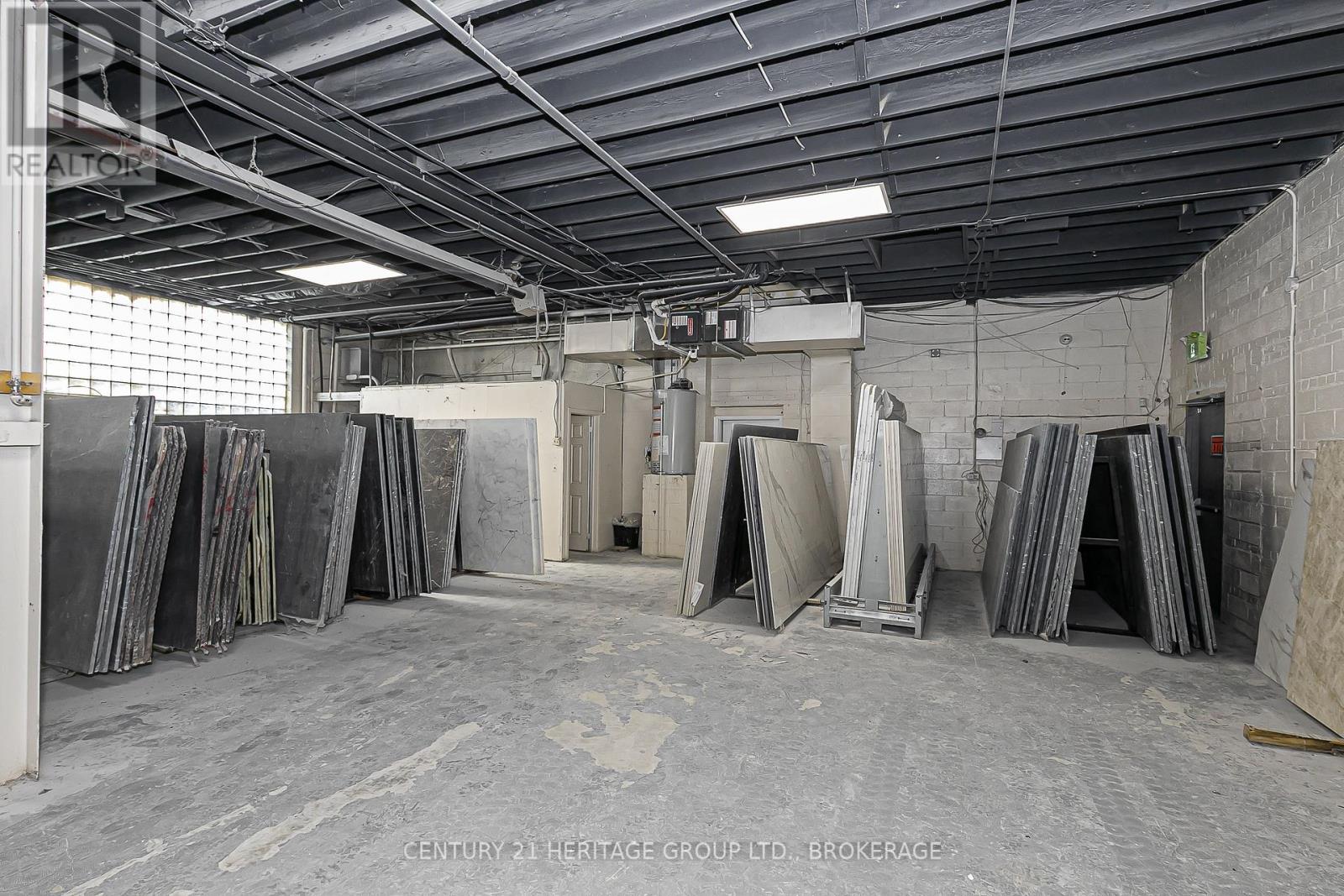 101 Rivalda Road, Toronto, Ontario  M9M 2M6 - Photo 11 - W12553072