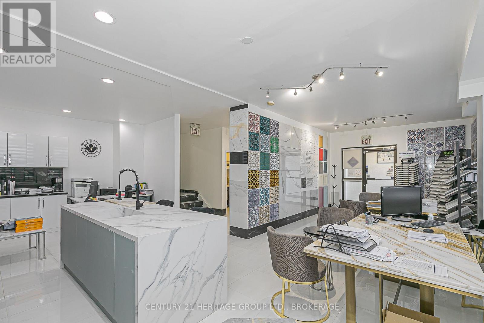 101 Rivalda Road, Toronto, Ontario  M9M 2M6 - Photo 6 - W12553072