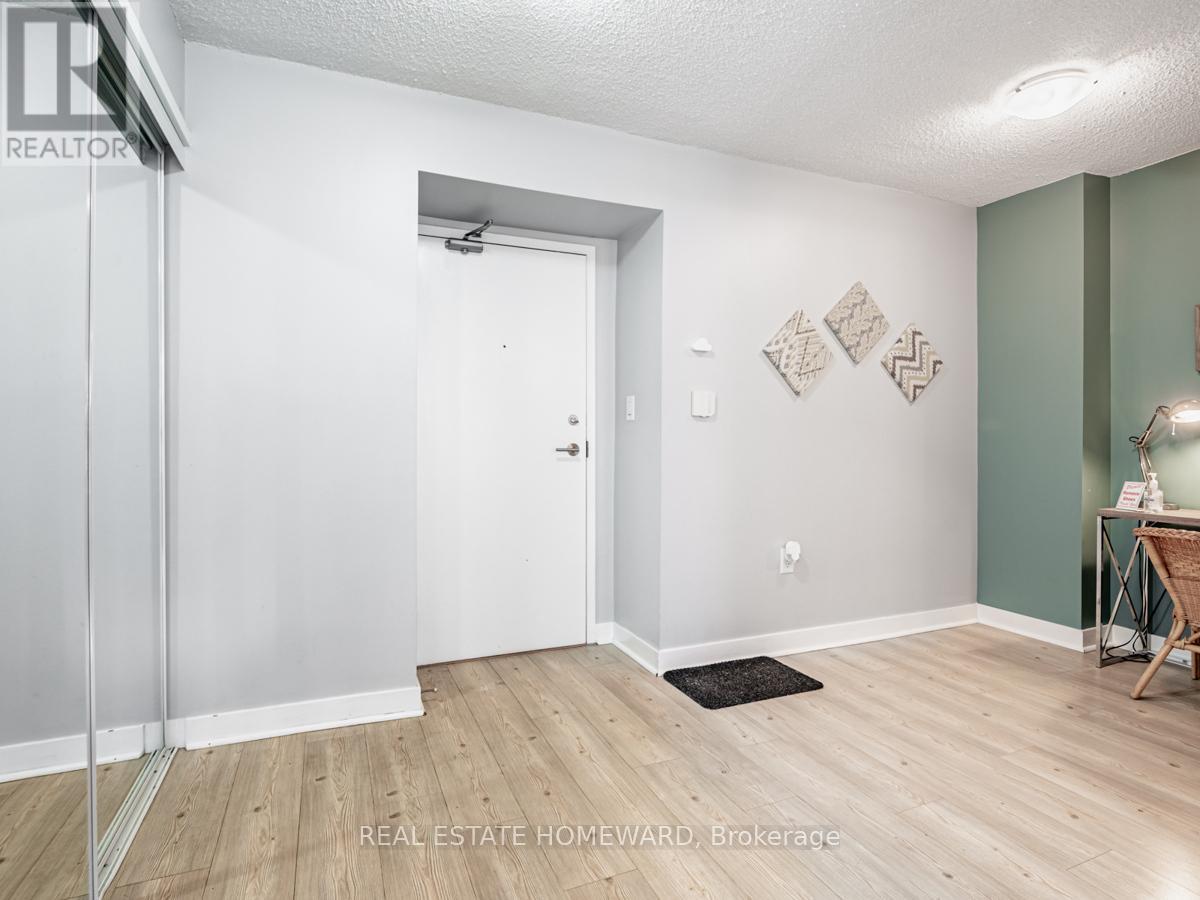 1810 - 25 Telegram Mews, Toronto, Ontario  M5V 3Z1 - Photo 2 - C12566050