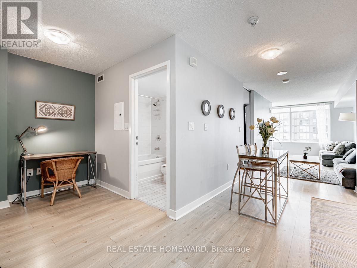 1810 - 25 Telegram Mews, Toronto, Ontario  M5V 3Z1 - Photo 3 - C12566050