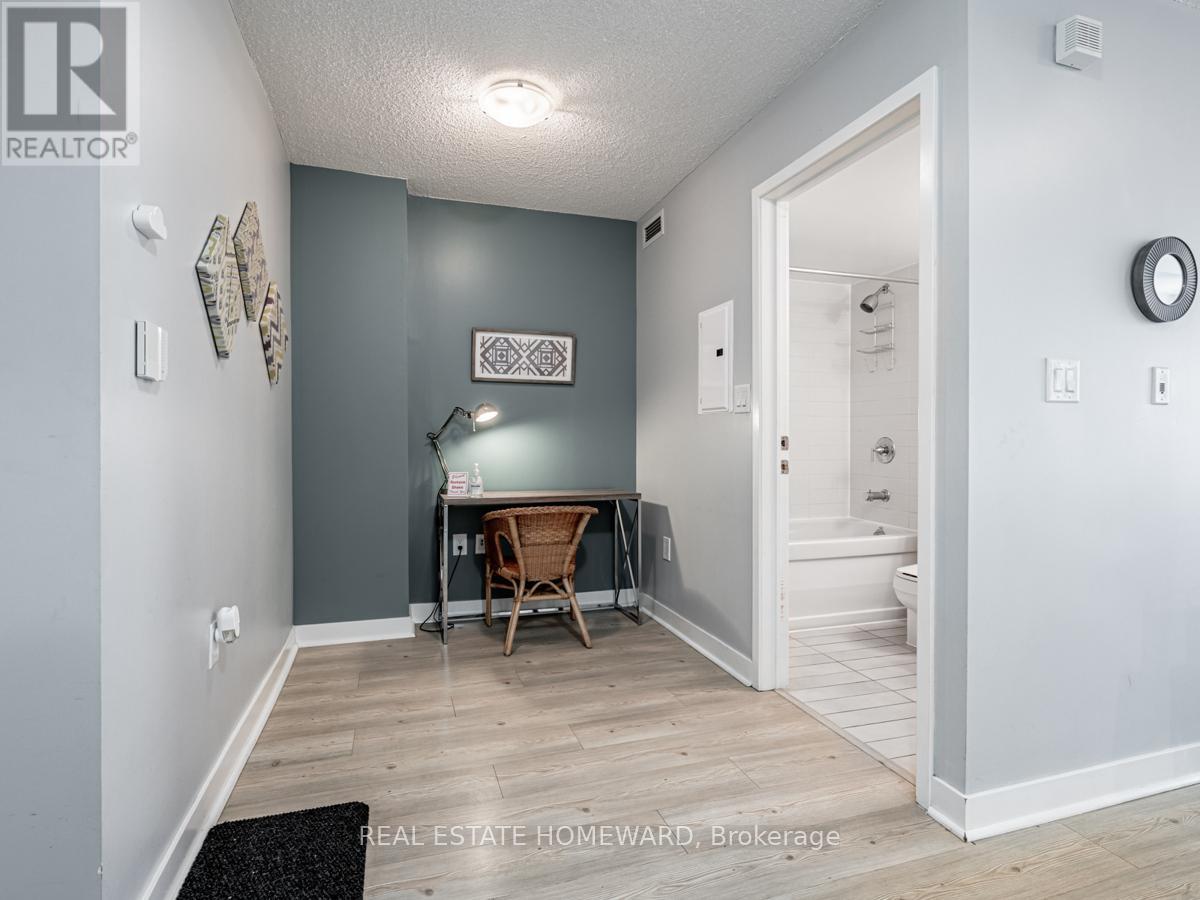 1810 - 25 Telegram Mews, Toronto, Ontario  M5V 3Z1 - Photo 4 - C12566050