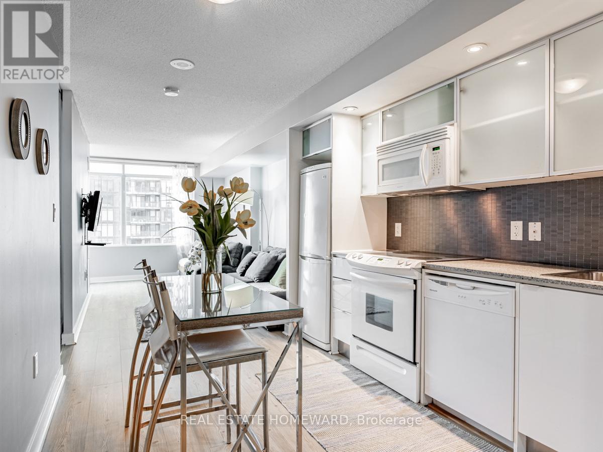 1810 - 25 Telegram Mews, Toronto, Ontario  M5V 3Z1 - Photo 6 - C12566050