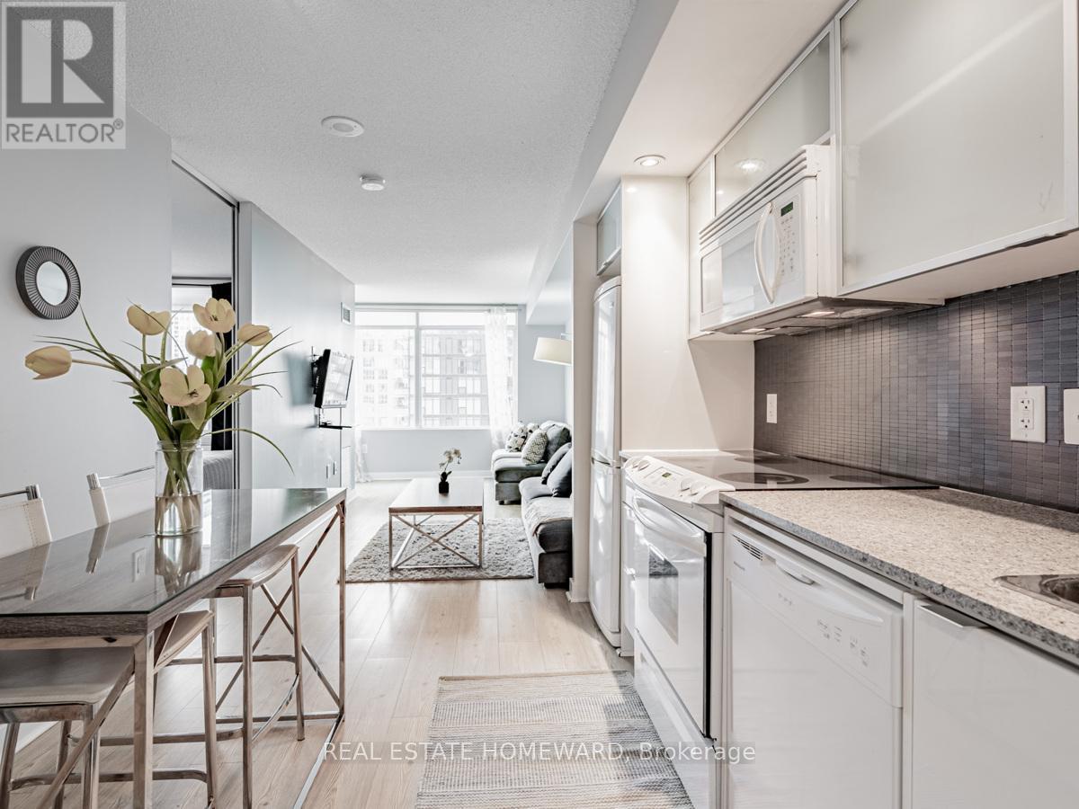 1810 - 25 Telegram Mews, Toronto, Ontario  M5V 3Z1 - Photo 7 - C12566050