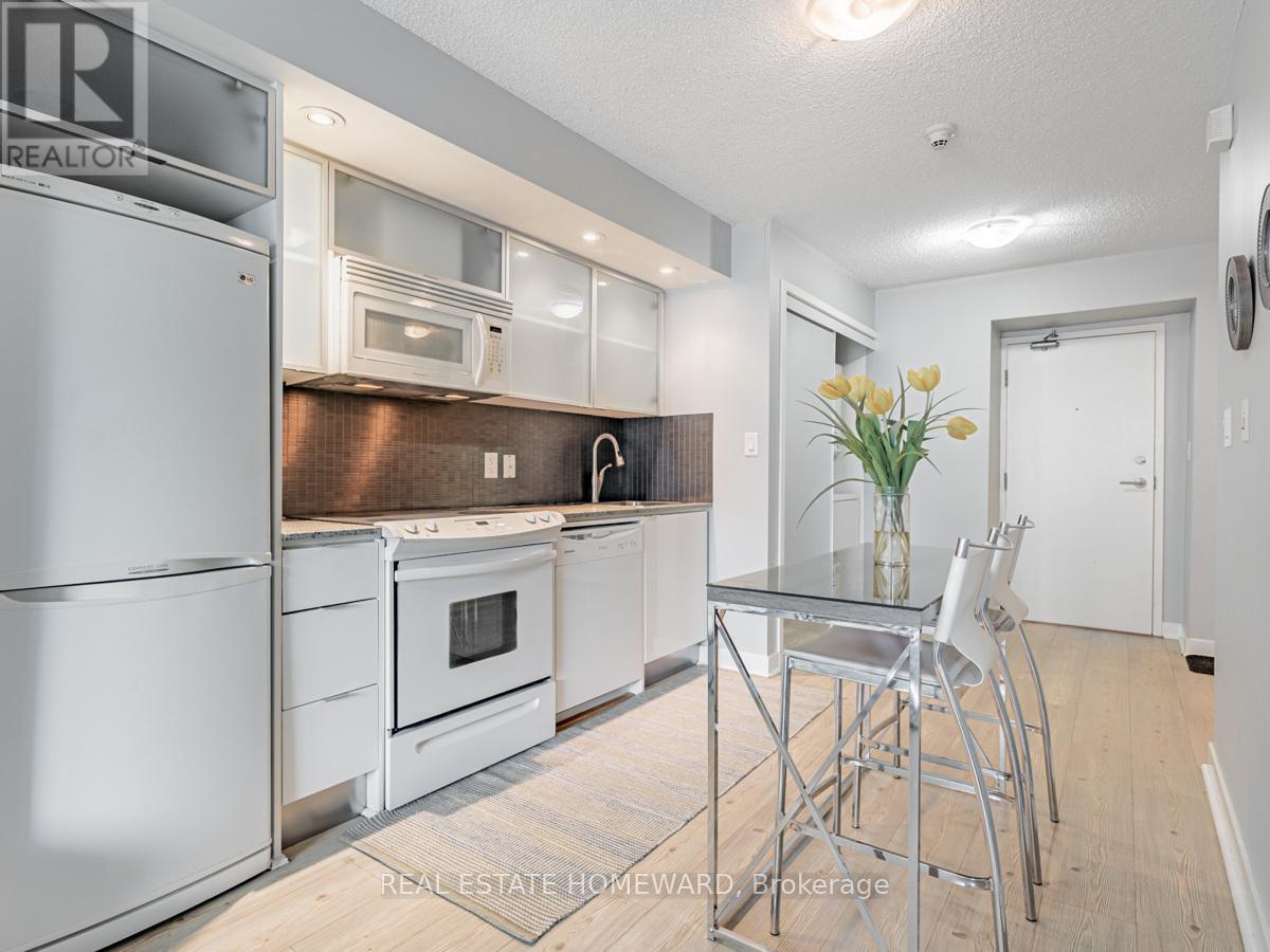 1810 - 25 Telegram Mews, Toronto, Ontario  M5V 3Z1 - Photo 8 - C12566050