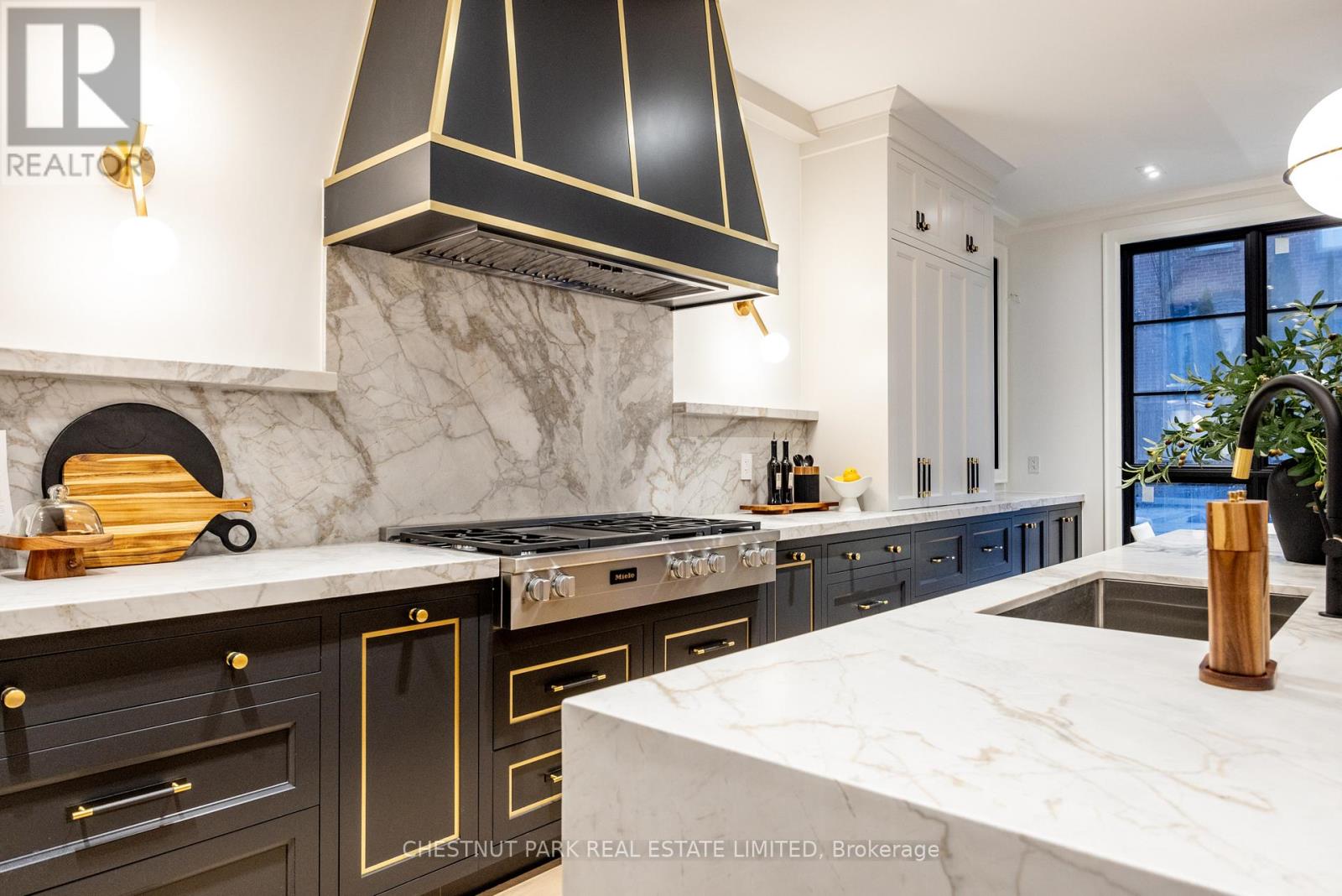 36 Ava Road, Toronto, Ontario  M5P 1Y4 - Photo 15 - C12566170