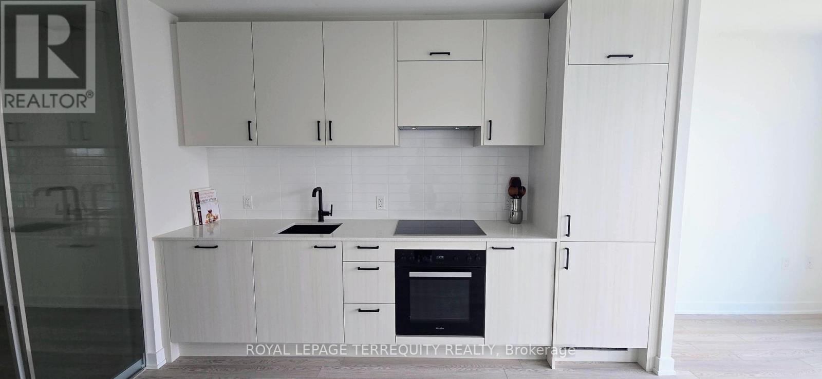 1015 - 1 Quarrington Lane, Toronto, Ontario  M3C 1H7 - Photo 10 - C12562144