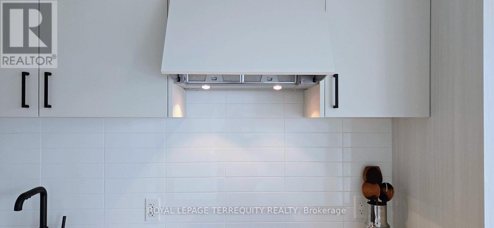 1015 - 1 Quarrington Lane, Toronto, Ontario  M3C 1H7 - Photo 20 - C12562144