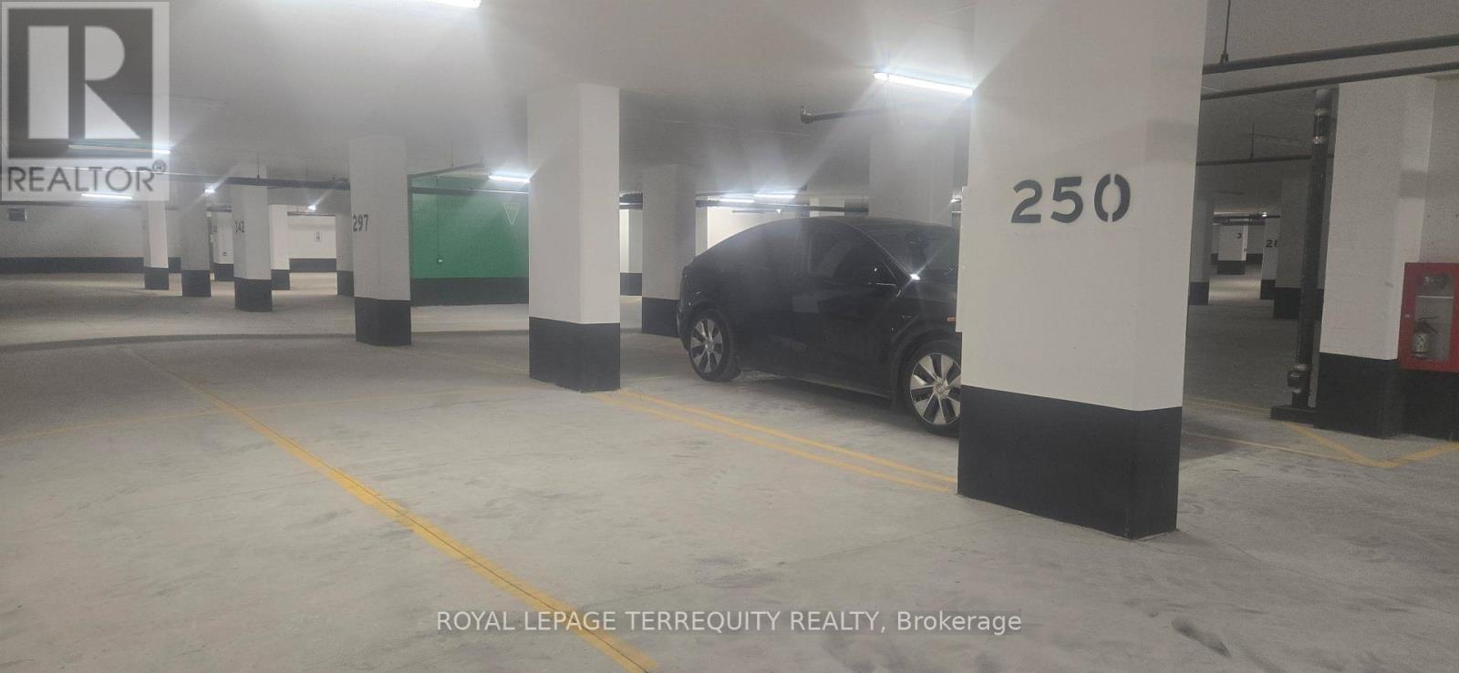 1015 - 1 Quarrington Lane, Toronto, Ontario  M3C 1H7 - Photo 34 - C12562144