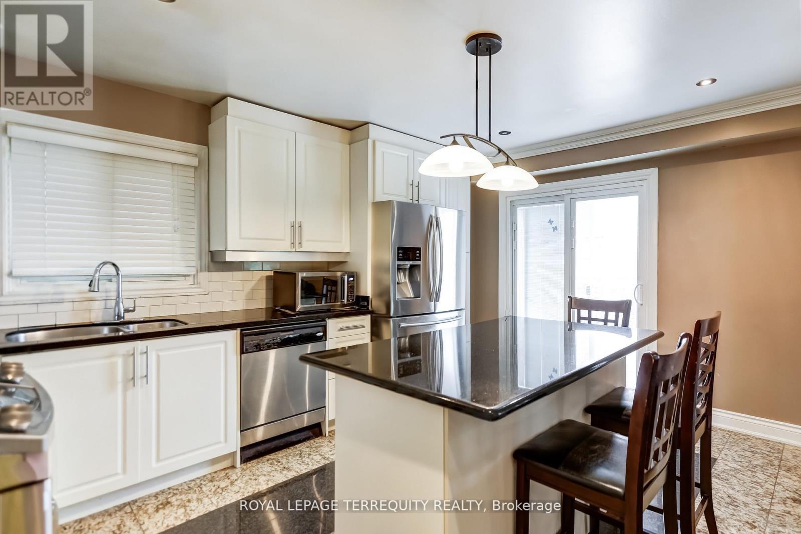 30 Wicks Drive, Ajax, Ontario  L1Z 1C3 - Photo 10 - E12566048