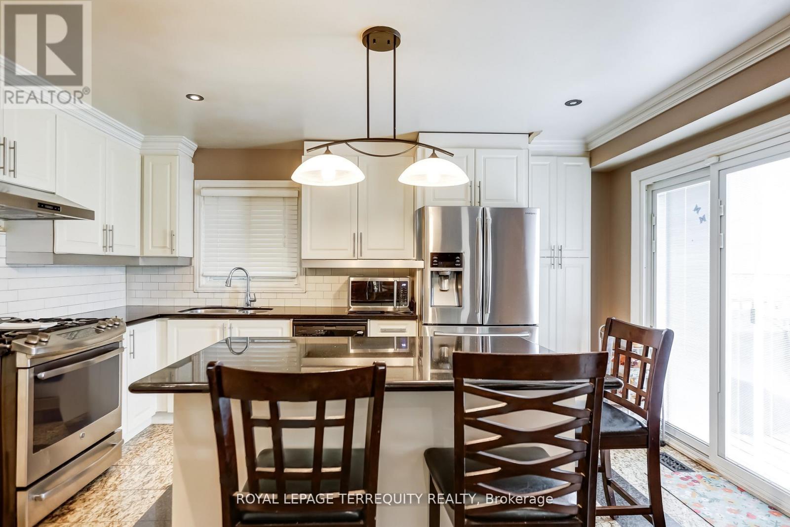 30 Wicks Drive, Ajax, Ontario  L1Z 1C3 - Photo 12 - E12566048