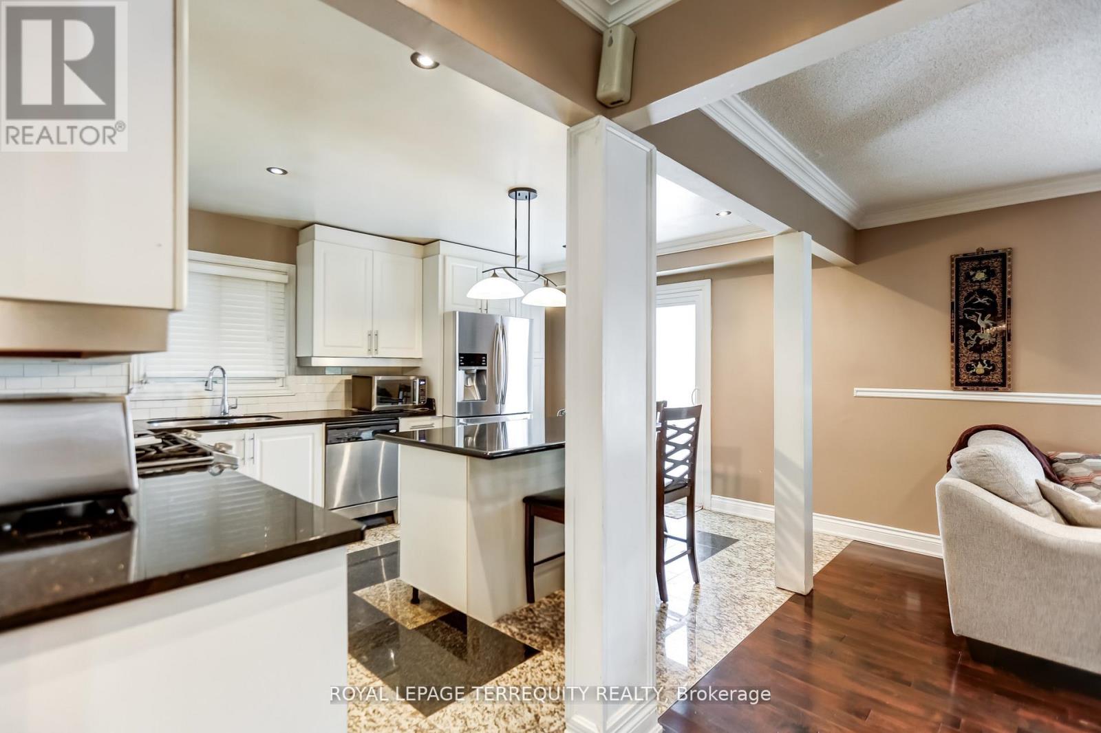 30 Wicks Drive, Ajax, Ontario  L1Z 1C3 - Photo 9 - E12566048