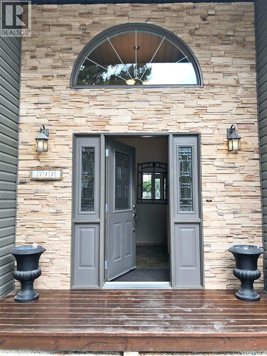 717 3rd Avenue W, Meadow Lake, Saskatchewan  S9X 1A5 - Photo 2 - SK024501