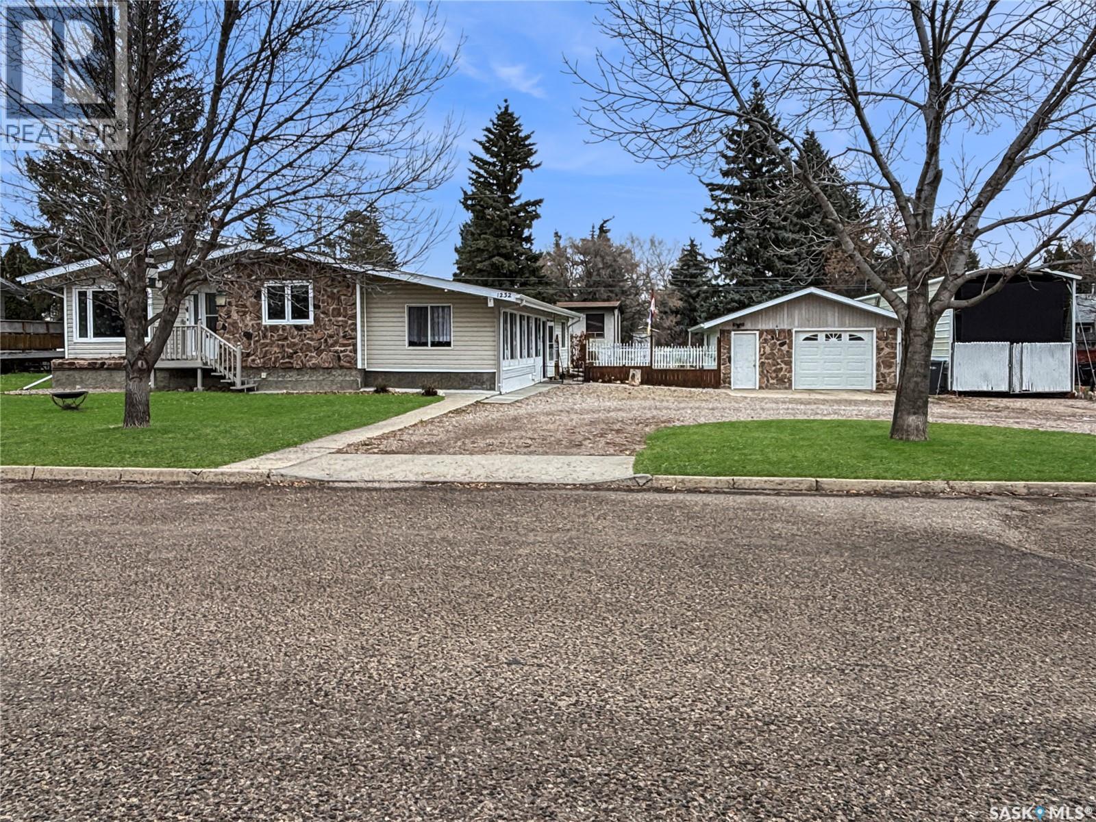 1232 111th STREET, North Battleford, Saskatchewan