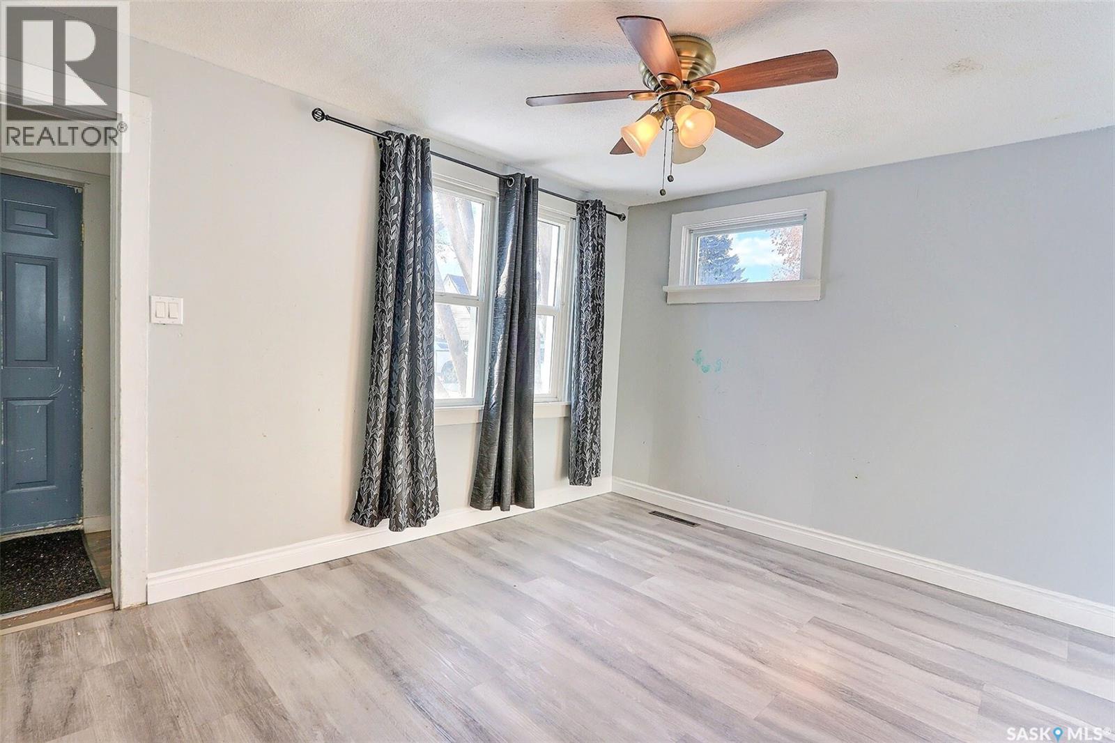 586 5th Street E, Prince Albert, Saskatchewan  S6V 0M1 - Photo 3 - SK024356