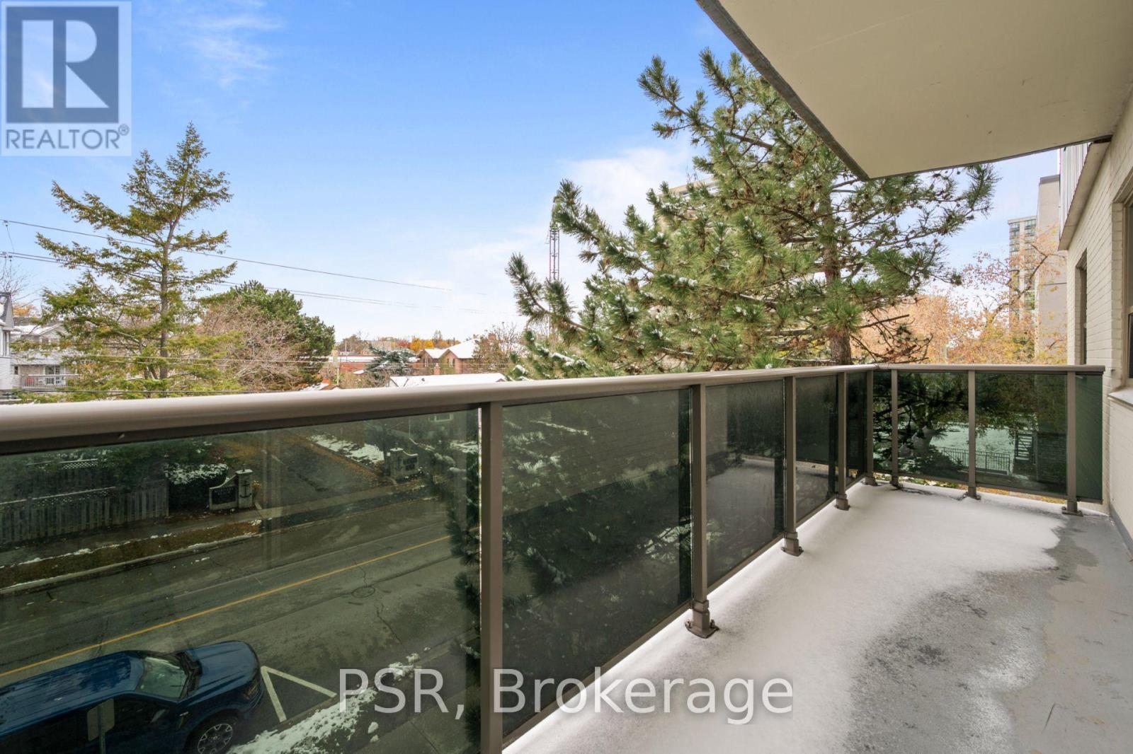 304 - 2300 Marine Drive, Oakville, Ontario  L6L 1C3 - Photo 13 - W12564606