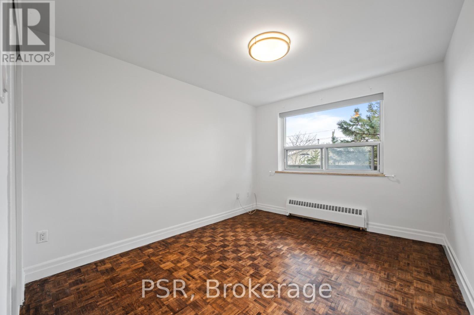 304 - 2300 Marine Drive, Oakville, Ontario  L6L 1C3 - Photo 8 - W12564606