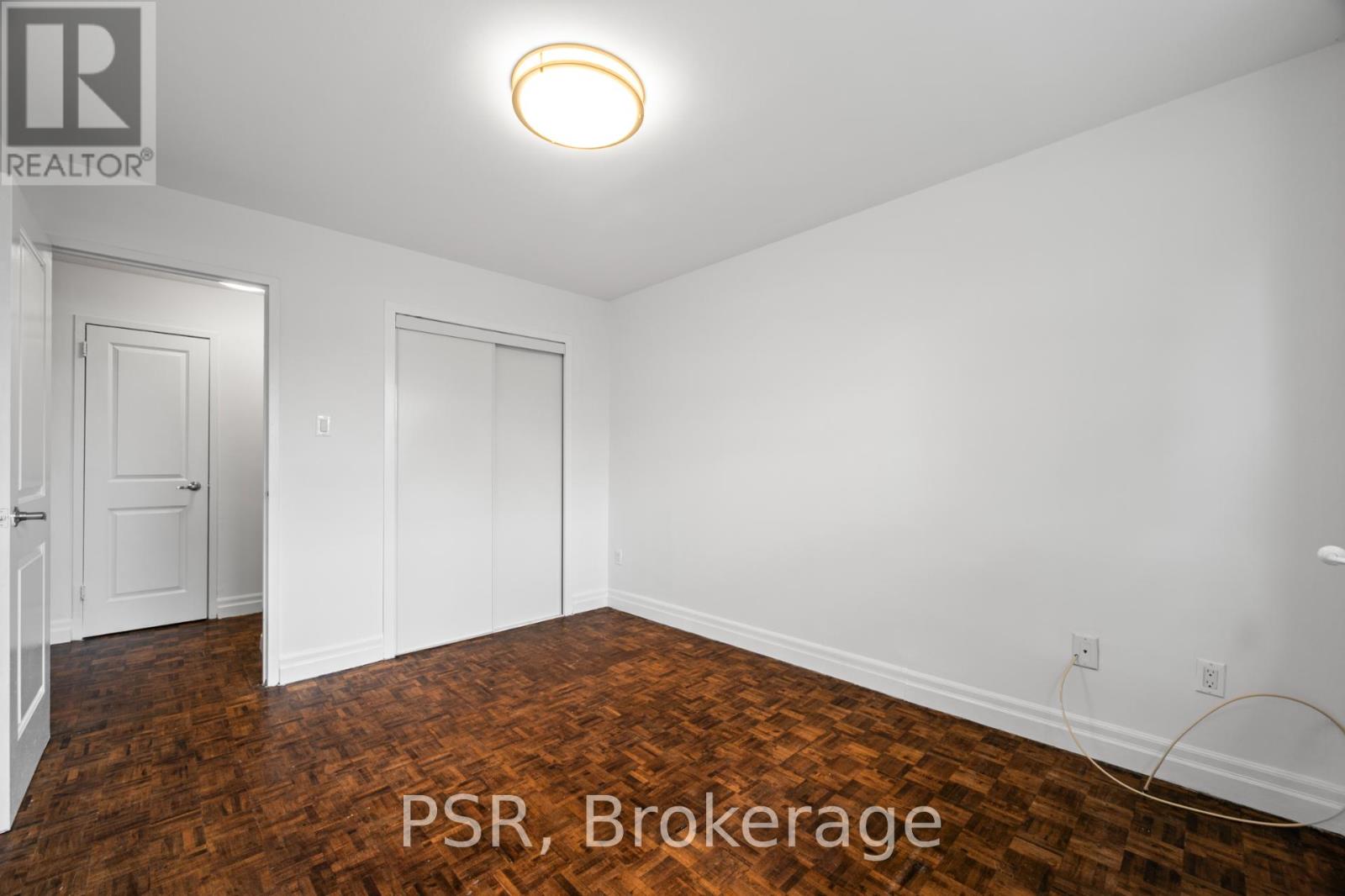 304 - 2300 Marine Drive, Oakville, Ontario  L6L 1C3 - Photo 9 - W12564606