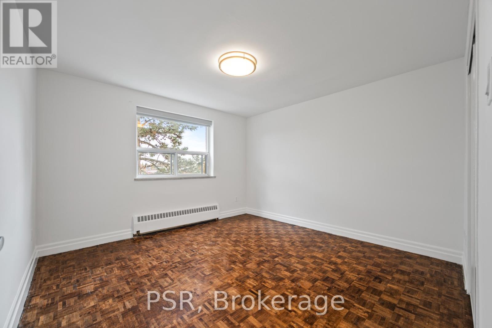 304 - 2300 Marine Drive, Oakville, Ontario  L6L 1C3 - Photo 10 - W12564606