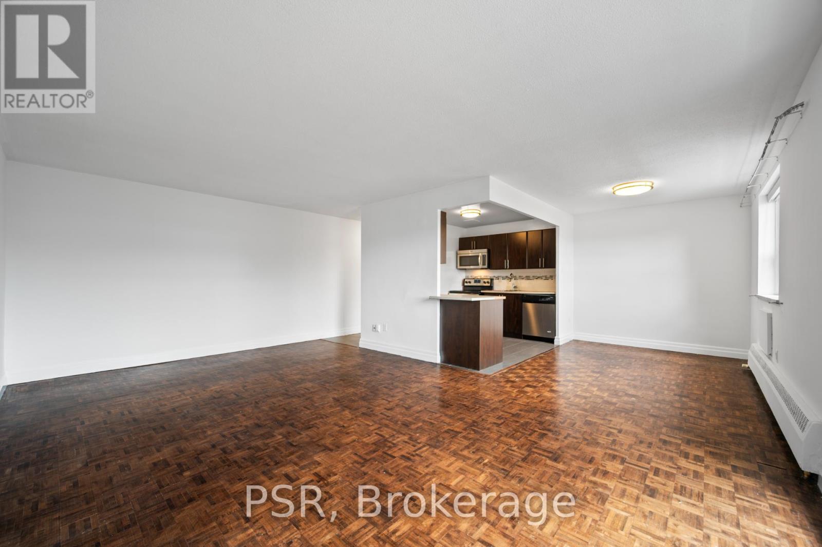 304 - 2300 Marine Drive, Oakville, Ontario  L6L 1C3 - Photo 3 - W12564606