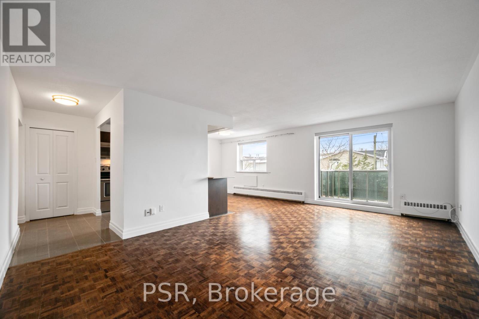 304 - 2300 Marine Drive, Oakville, Ontario  L6L 1C3 - Photo 6 - W12564606