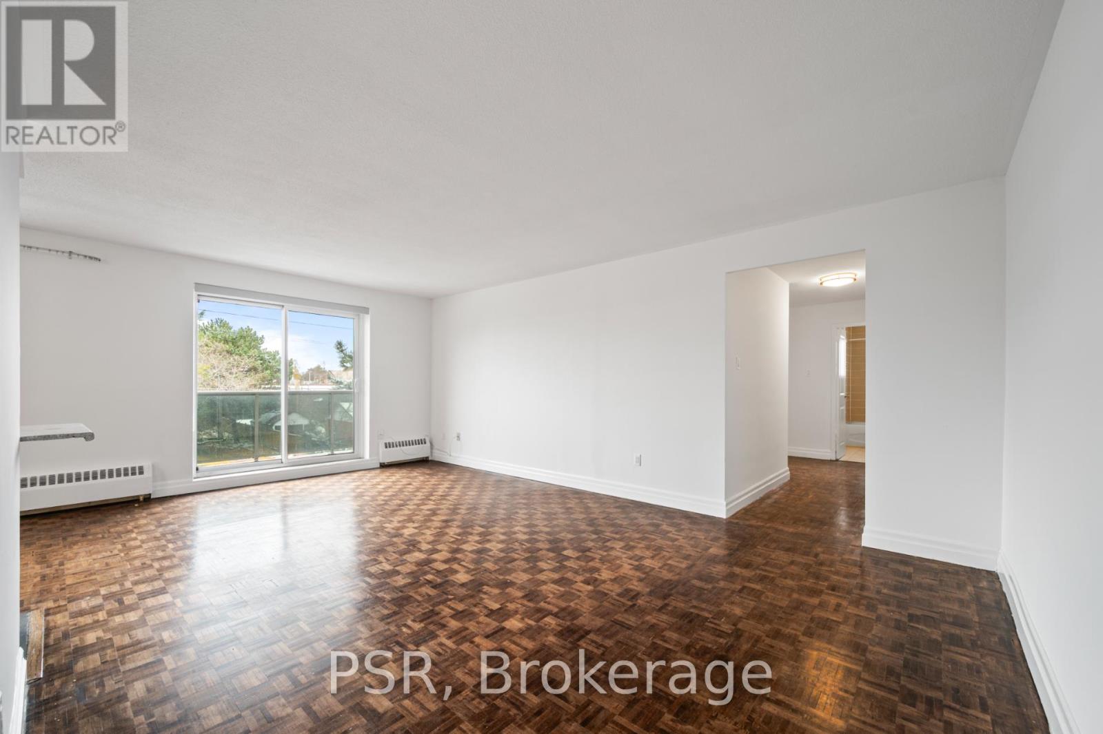 304 - 2300 Marine Drive, Oakville, Ontario  L6L 1C3 - Photo 7 - W12564606