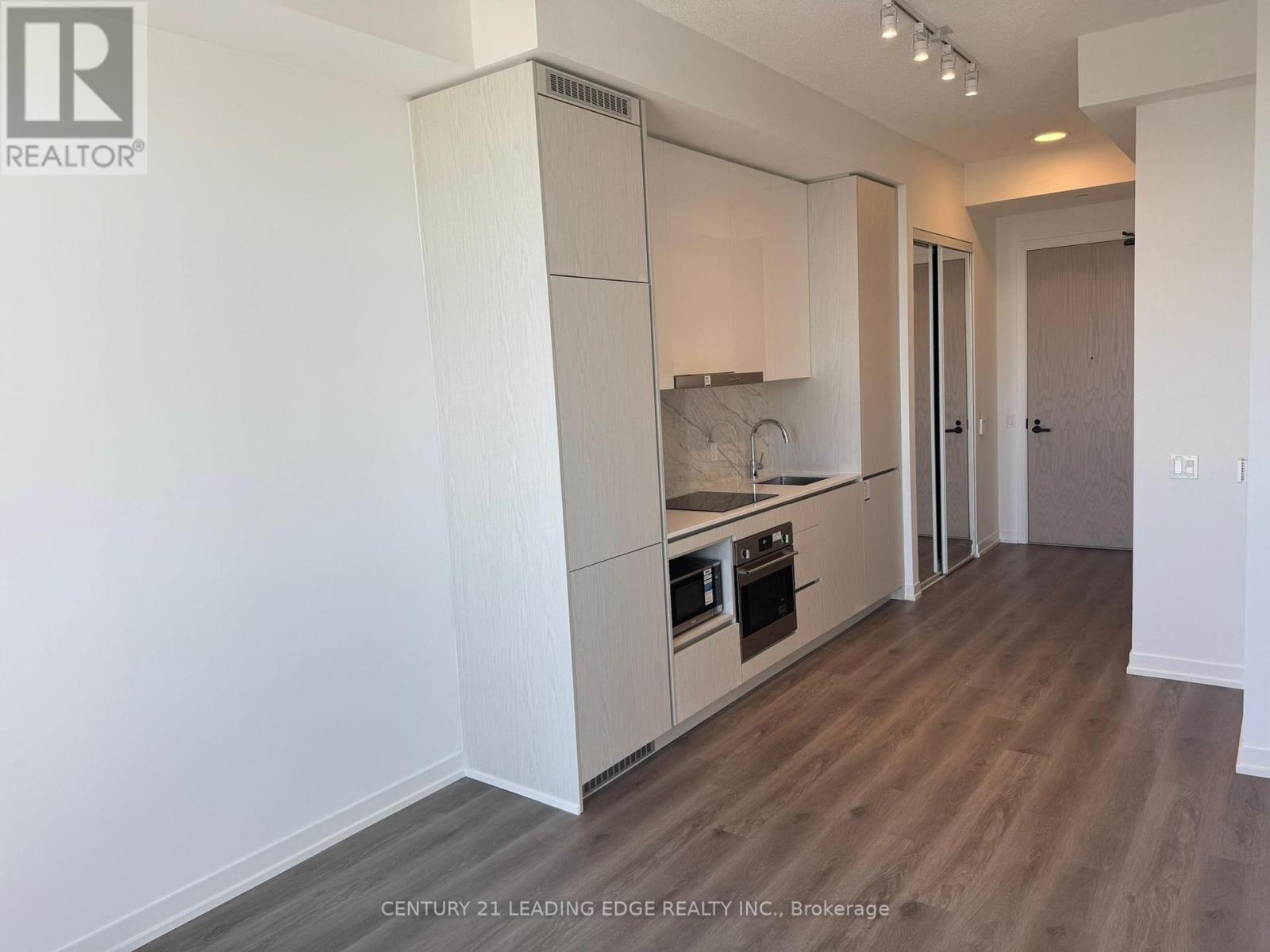 2303 - 8 Interchange Way, Vaughan, Ontario  L4K 0R2 - Photo 3 - N12566060