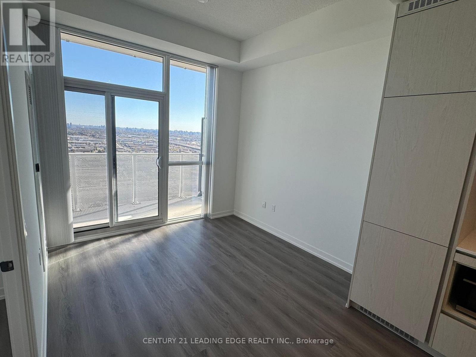 2303 - 8 Interchange Way, Vaughan, Ontario  L4K 0R2 - Photo 4 - N12566060