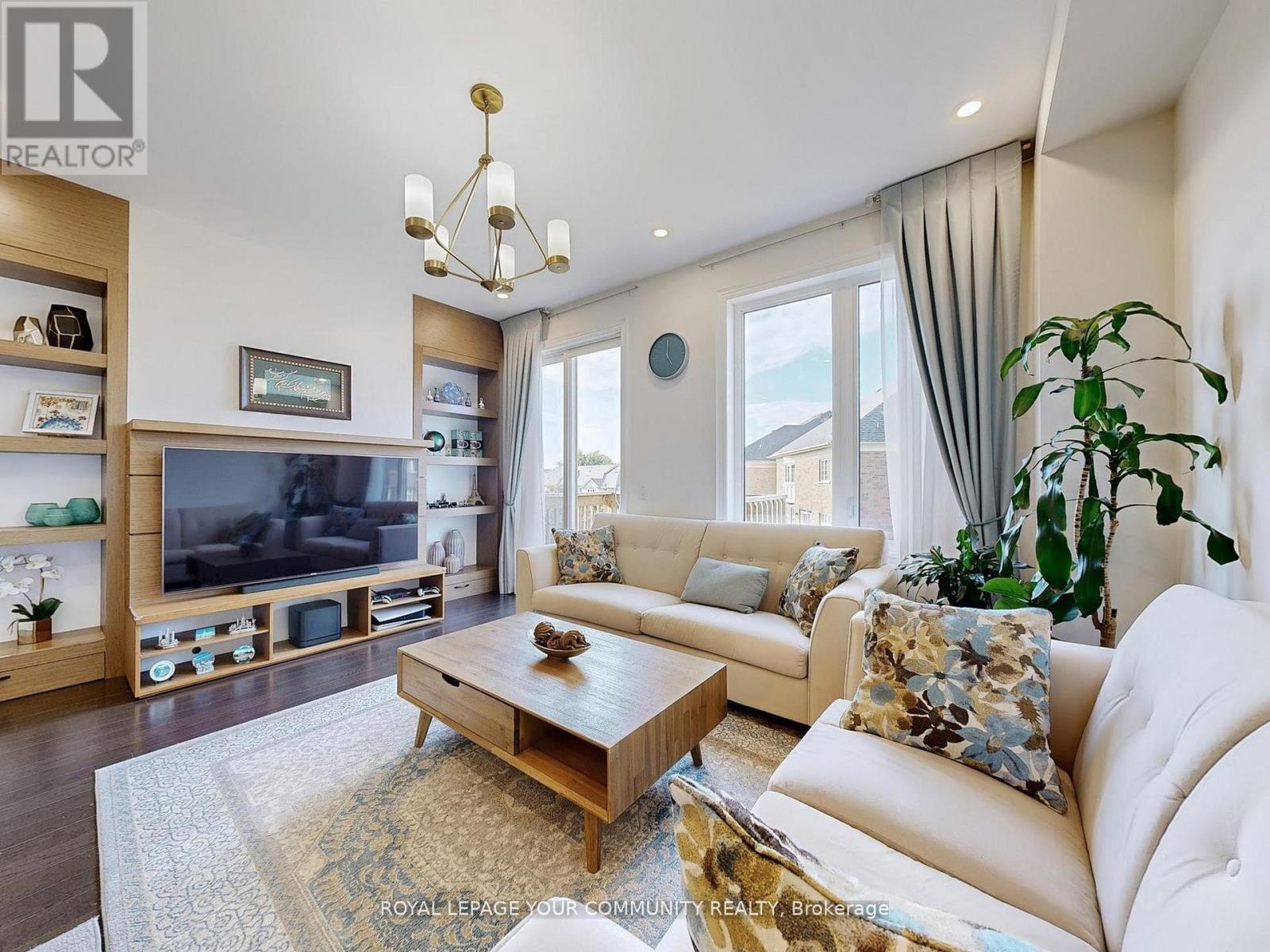 66 Drizzel Crescent, Richmond Hill, Ontario  L4E 1G8 - Photo 3 - N12566068