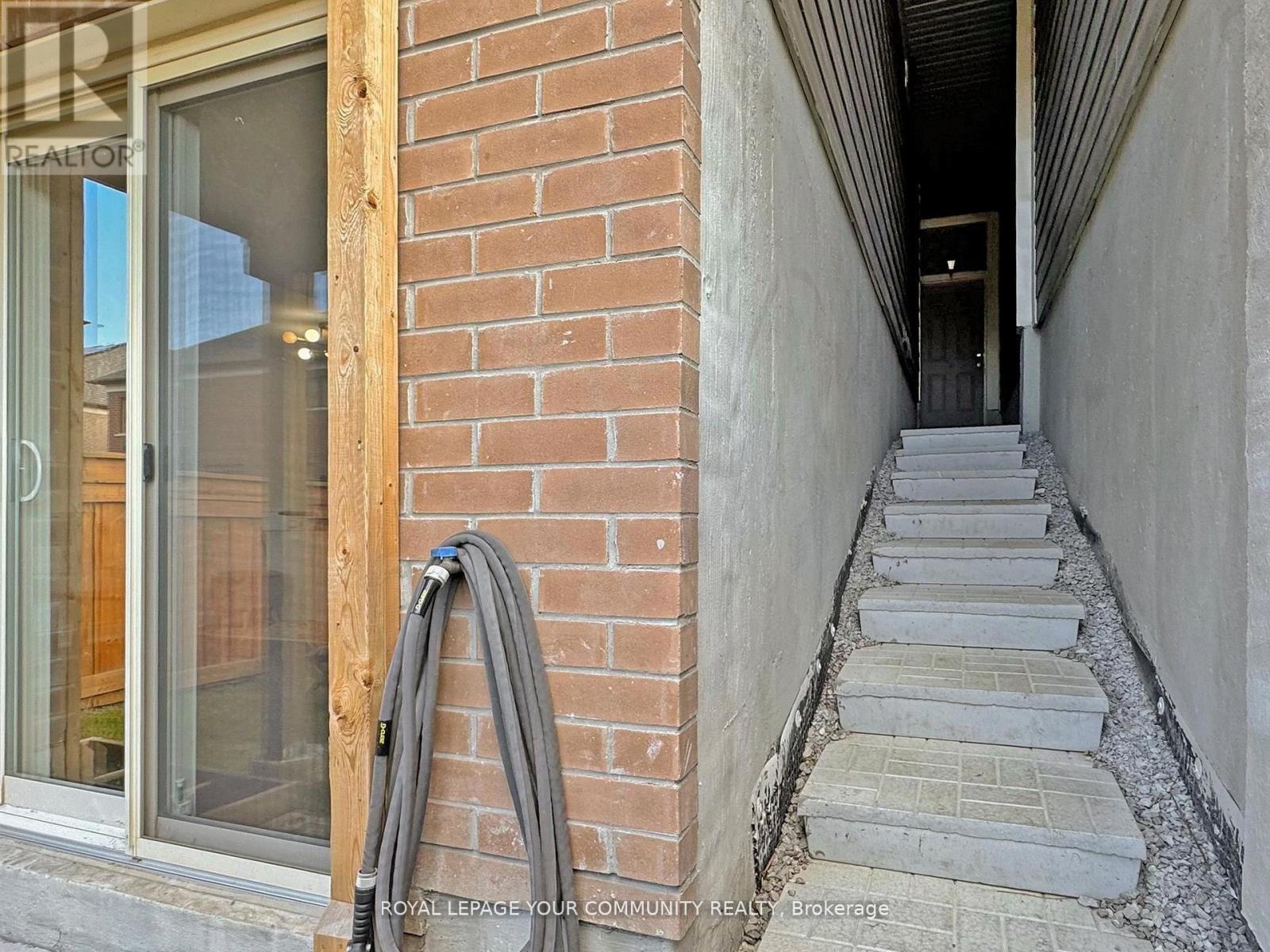 66 Drizzel Crescent, Richmond Hill, Ontario  L4E 1G8 - Photo 38 - N12566068