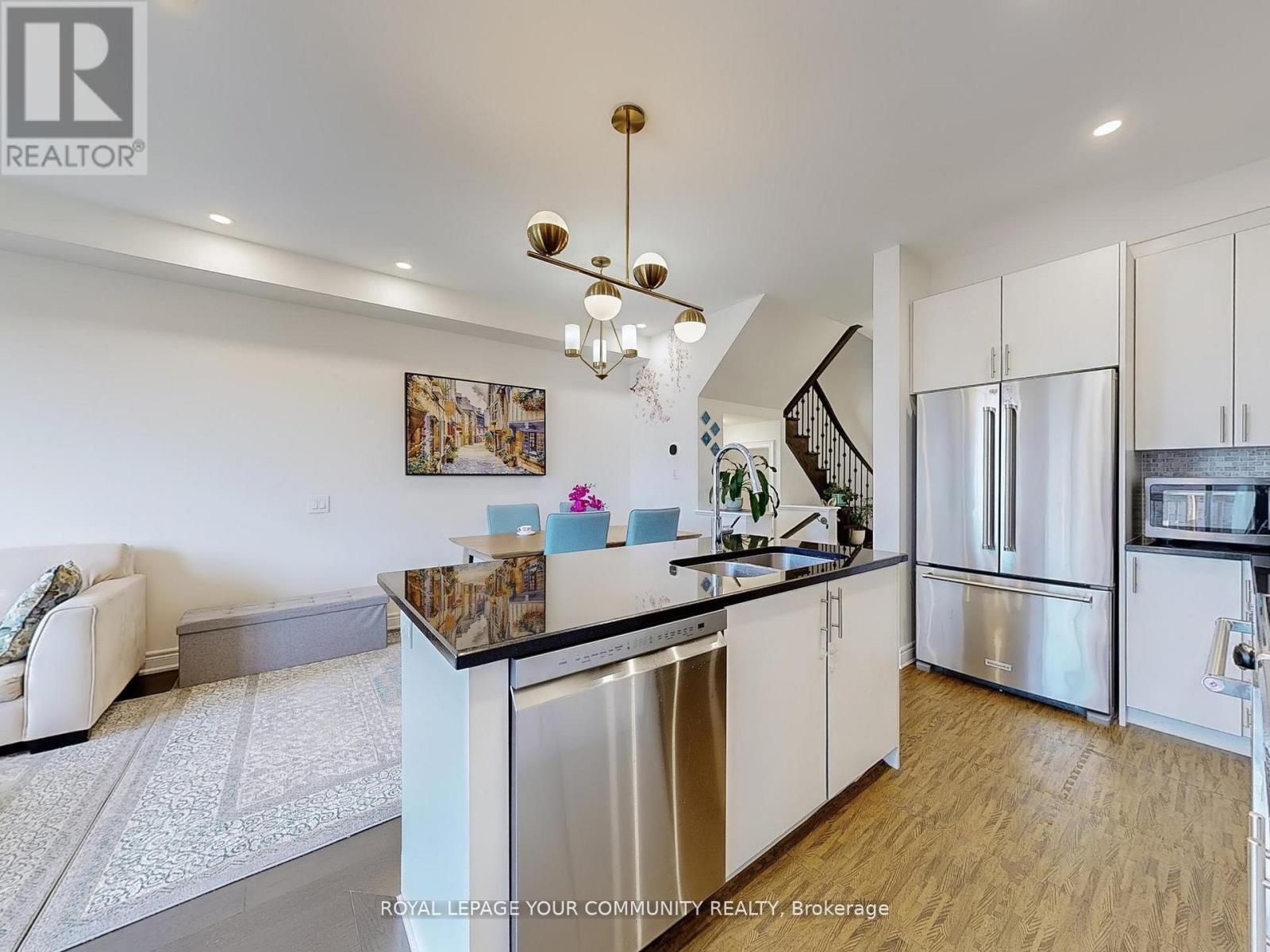 66 Drizzel Crescent, Richmond Hill, Ontario  L4E 1G8 - Photo 9 - N12566068