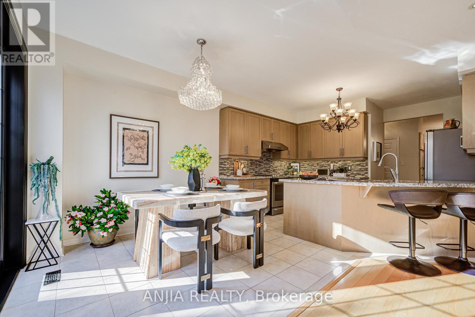 27 Larcastle Avenue, Markham, Ontario  L6C 0A9 - Photo 11 - N12566226