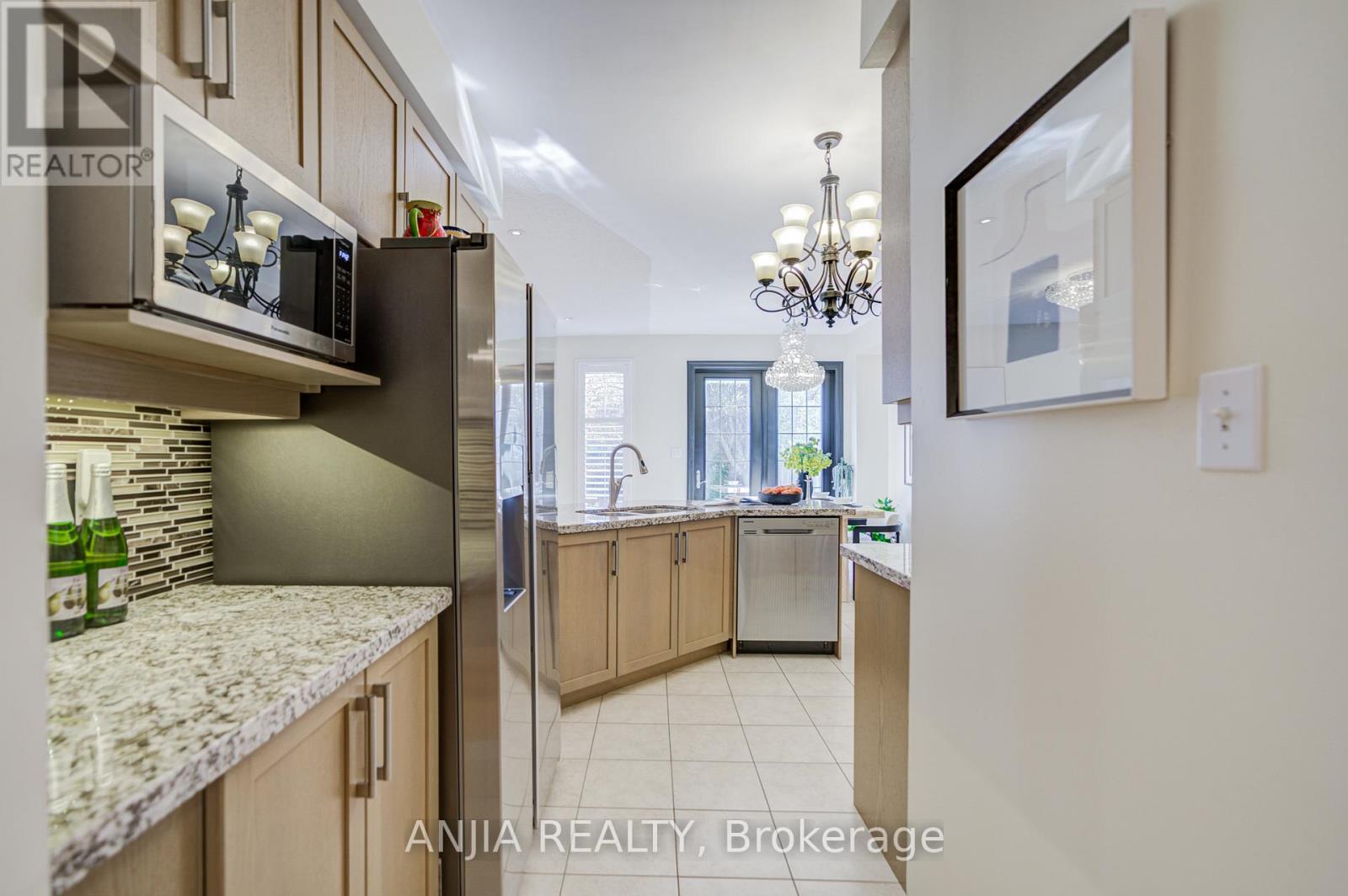 27 Larcastle Avenue, Markham, Ontario  L6C 0A9 - Photo 16 - N12566226