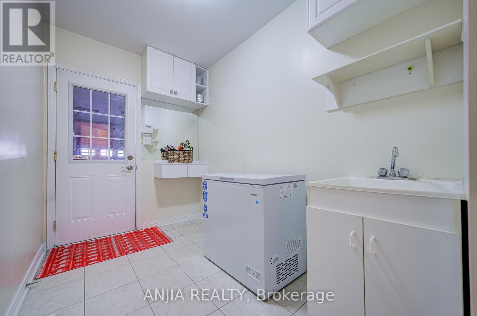 27 Larcastle Avenue, Markham, Ontario  L6C 0A9 - Photo 17 - N12566226