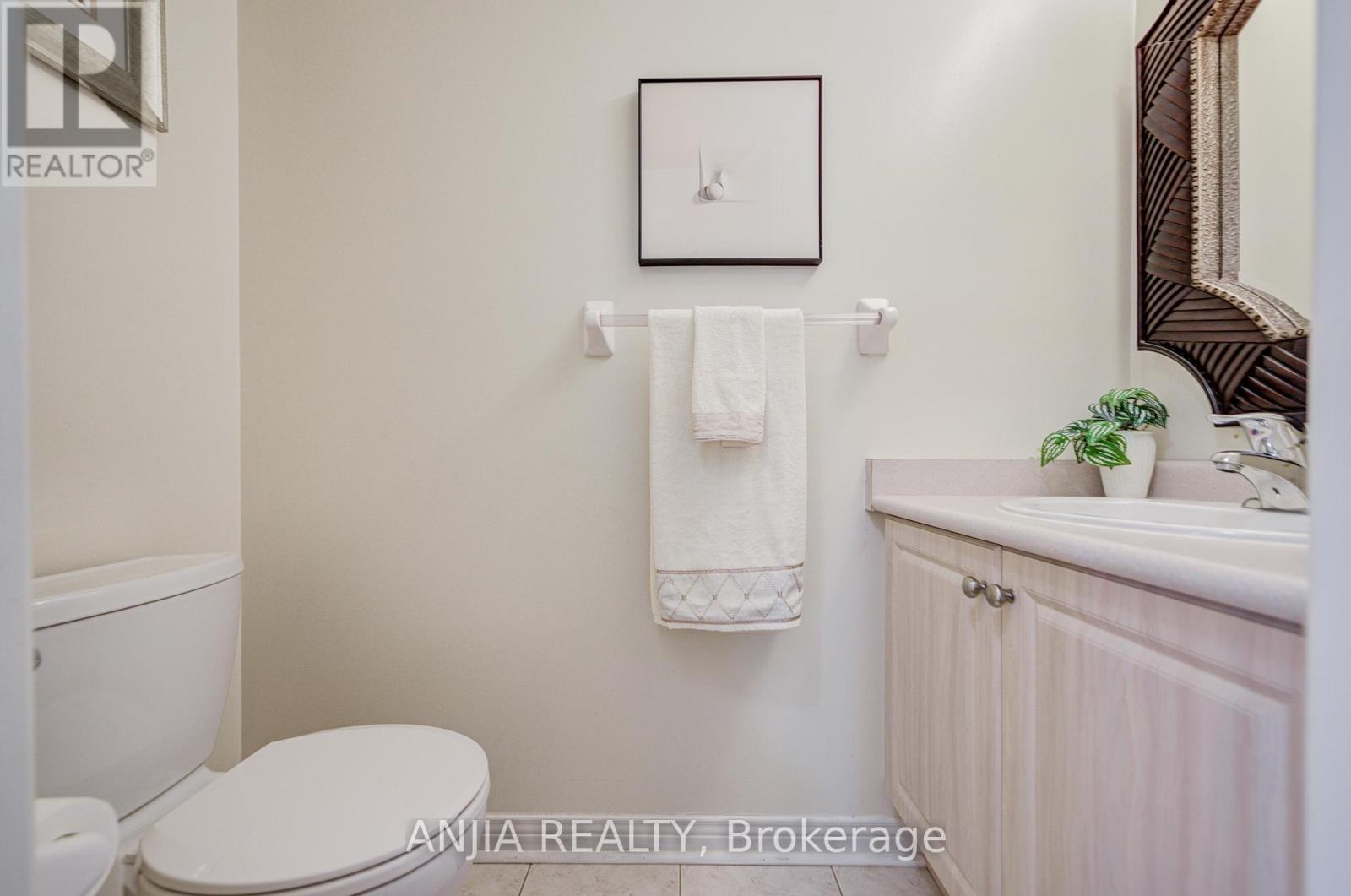 27 Larcastle Avenue, Markham, Ontario  L6C 0A9 - Photo 18 - N12566226