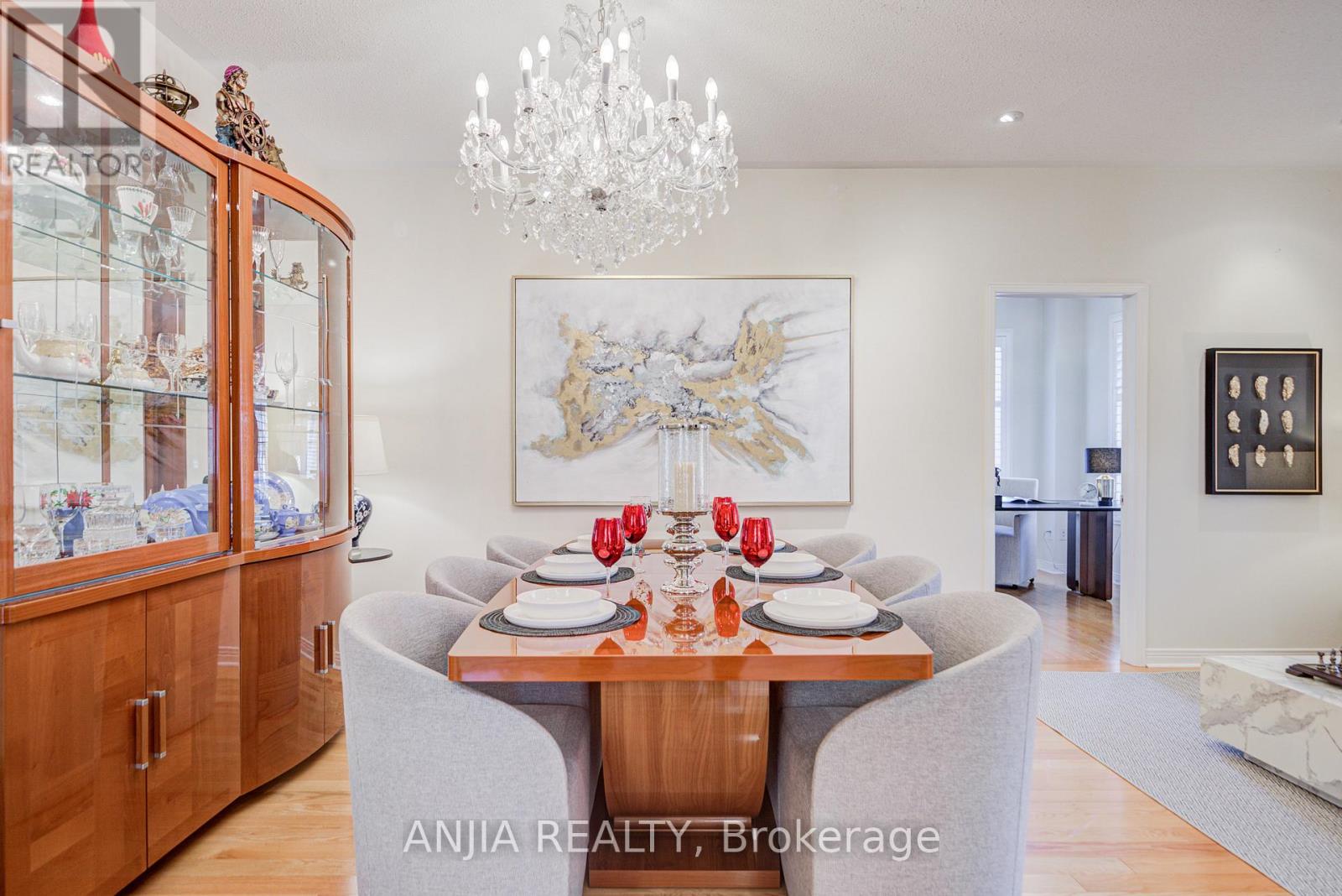 27 Larcastle Avenue, Markham, Ontario  L6C 0A9 - Photo 19 - N12566226