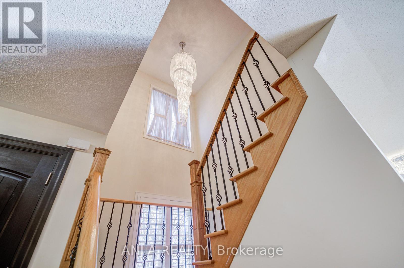 27 Larcastle Avenue, Markham, Ontario  L6C 0A9 - Photo 26 - N12566226
