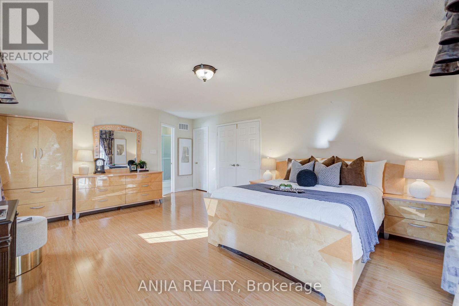 27 Larcastle Avenue, Markham, Ontario  L6C 0A9 - Photo 31 - N12566226